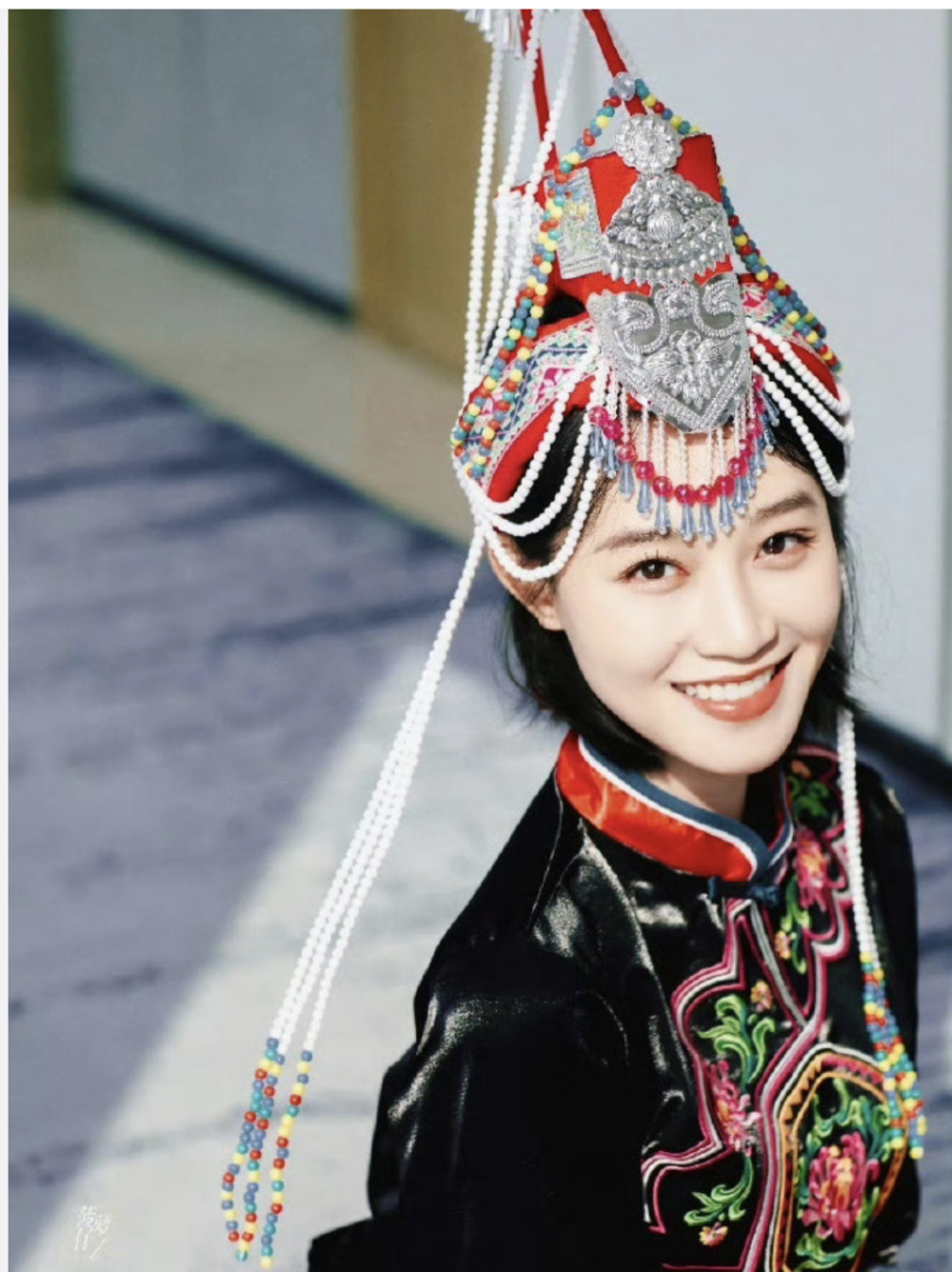 33岁蓝盈莹现状:穿民族服饰吃泥鳅,腰间的赘肉,治好了我的身材焦虑