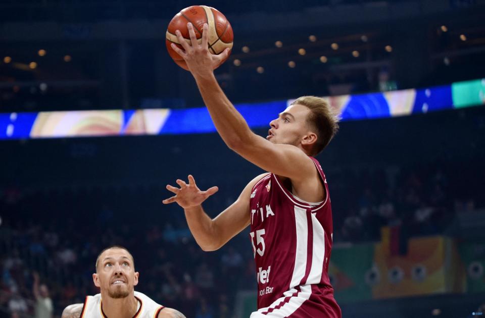 去NBA吧小伙子！扎加斯17中9砍24分8助+两个关键上篮_腾讯新闻