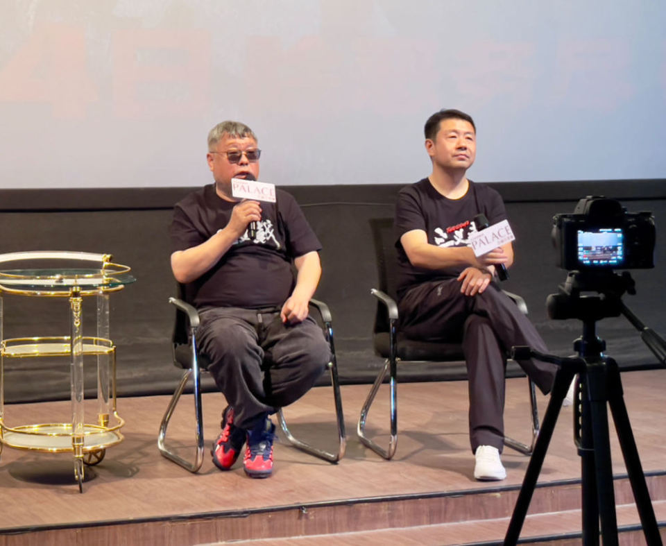 导演高群书亮相电影《三叉戟》济南首映：热血老炮儿手刃新型犯罪_腾讯新闻