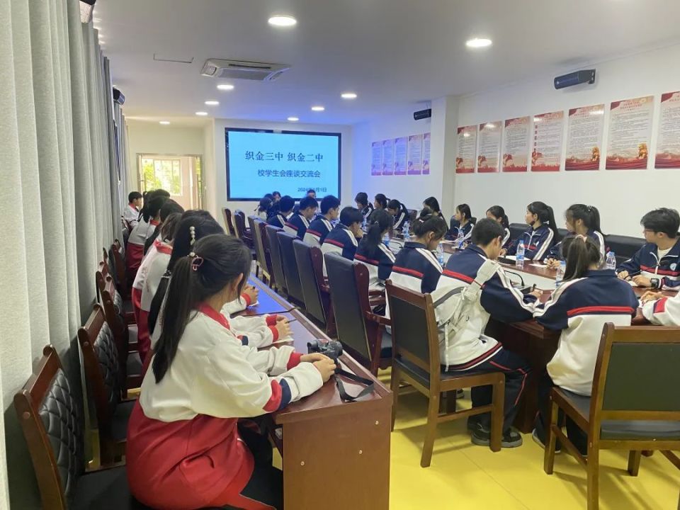 织金二中校学生会的十个部门分别对其职责范围进行了详尽的介绍,并