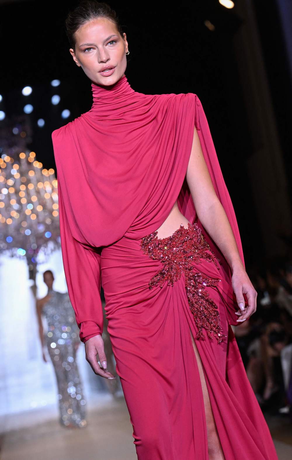 模特在法国巴黎高级定制周上展示zuhair murad品牌2024春夏新款时装
