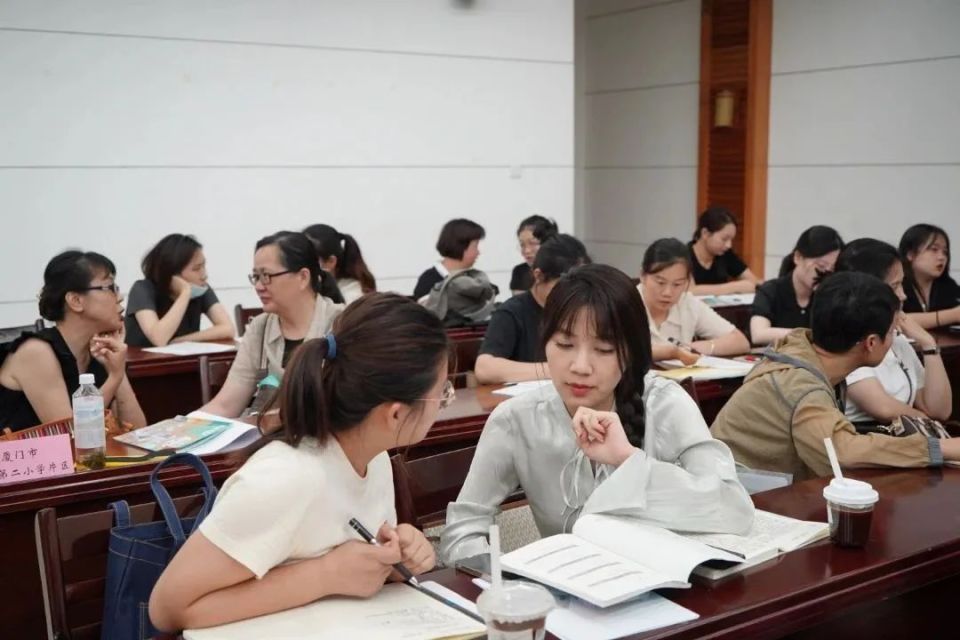 福州文博中学老师图片