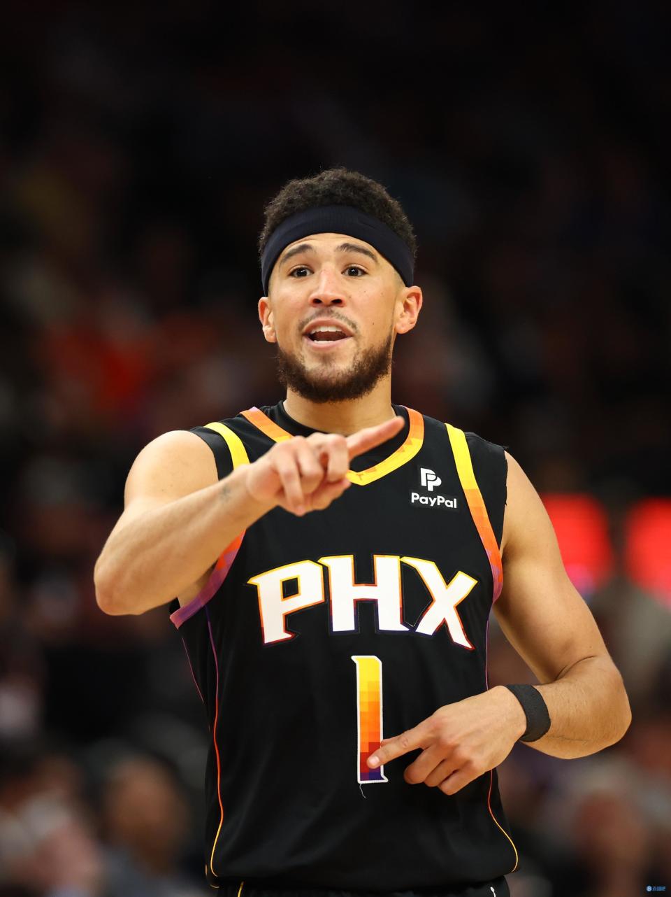 沃格尔:布克是组织进攻的领袖 没有他队友想正确落位总是很棘手_腾讯