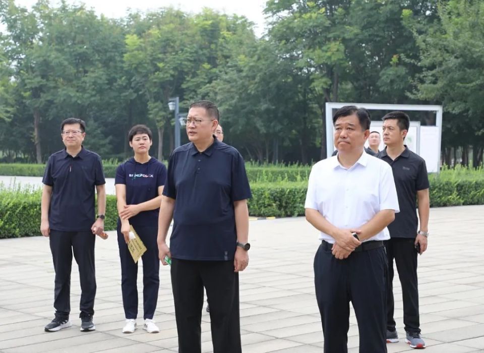孙亚鹍指出,峰峰矿区与井陉矿区都是因煤而兴,依矿而建,共同面临着