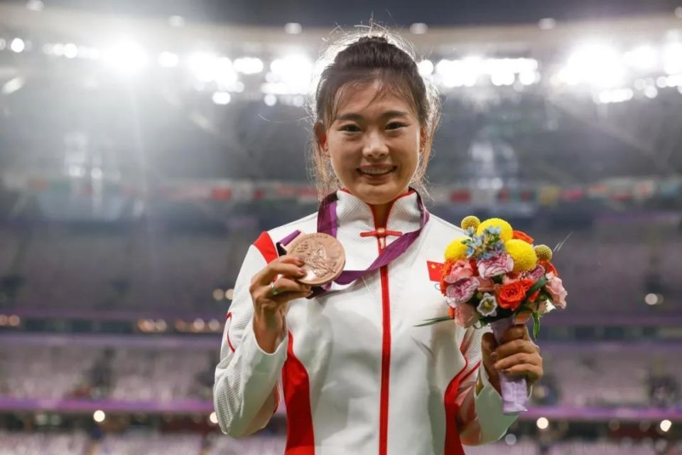 11年后,黄山"小丫"吕秀芝领取奥运铜牌!_腾讯新闻