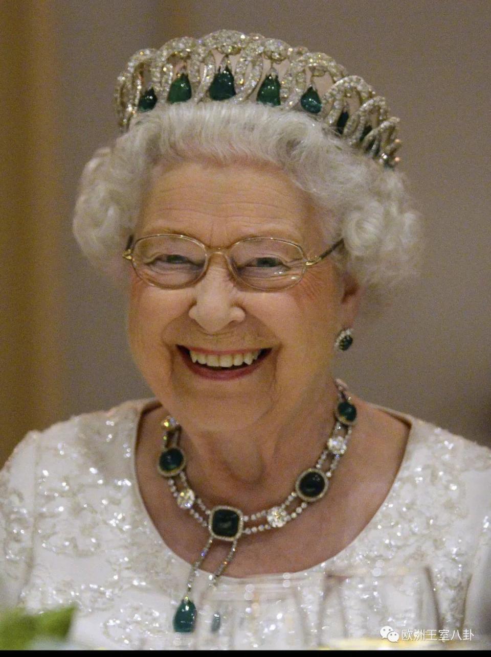 玛丽死后由大孙女伊丽莎白继承,不过它上面有库里南,理论上应该是国有