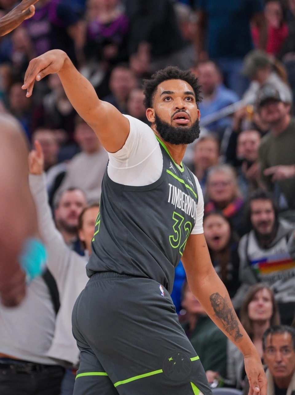 1件事难成第一中锋 球队老大都难保