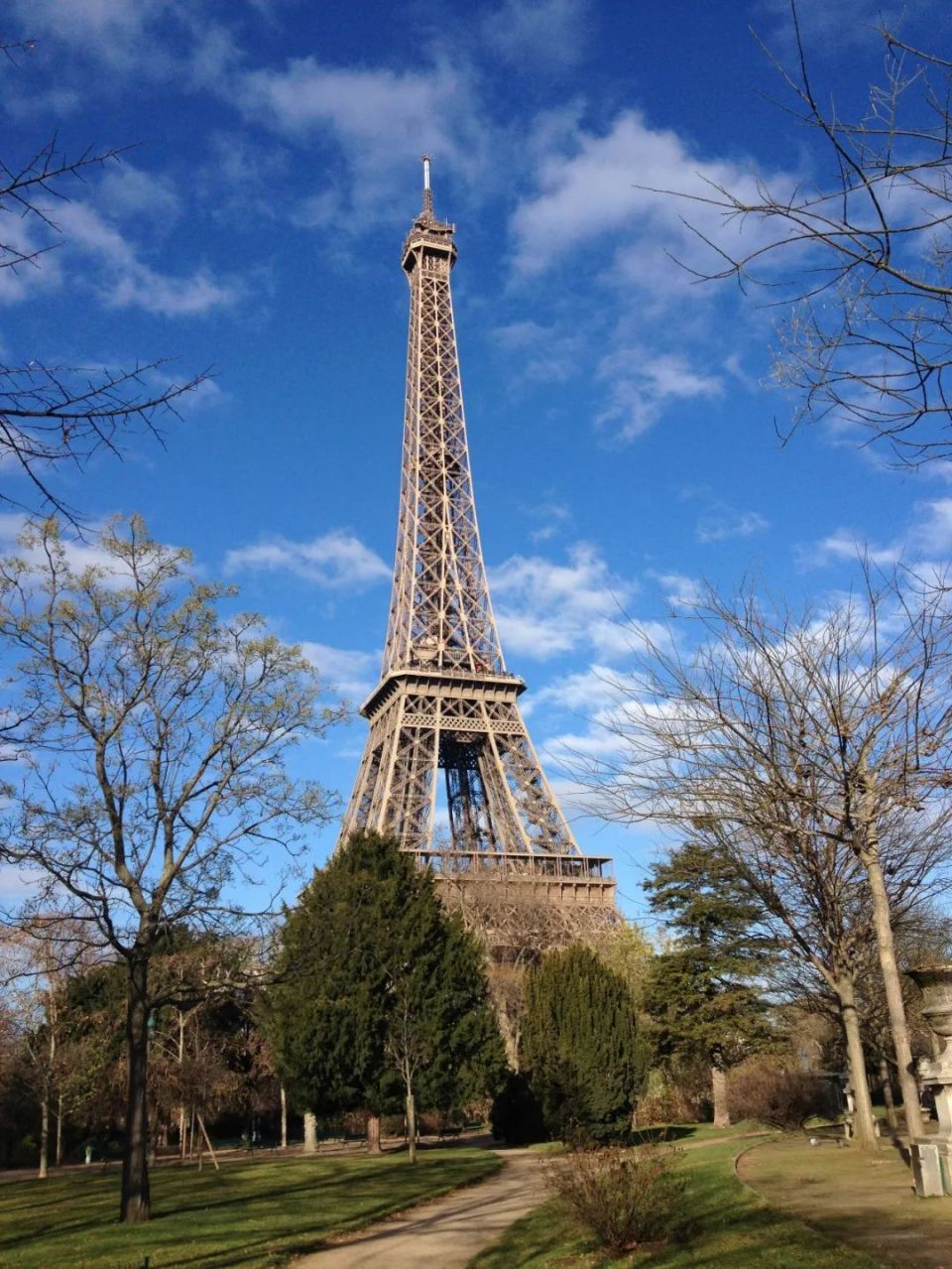 巴黎paris 埃菲尔铁塔la tour eiffel 凯旋门larc de triomphe