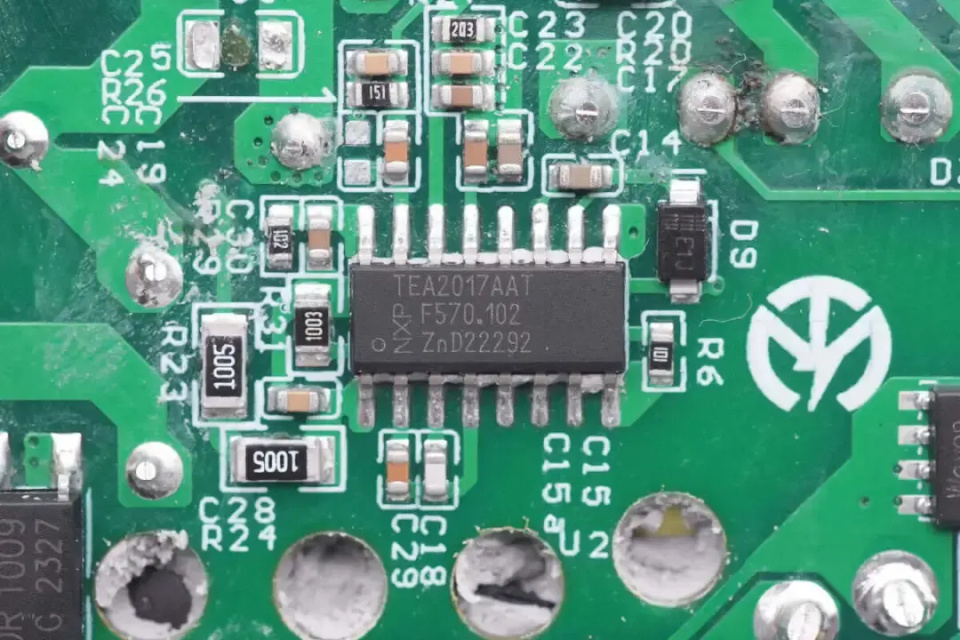 tea2017aat是一款数字化可配置llc和pfc组合控制器,用于高效谐振电源