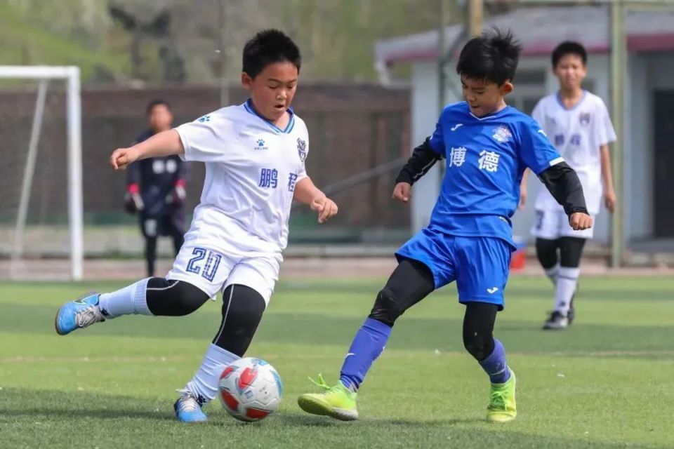 作为 u10 精英组的卫冕冠军——大吉利足球青训 14 精英队却在上半场
