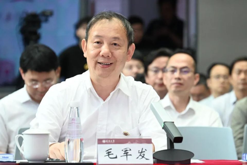 深圳大学本科教育教学审核评估专家意见交流会举行_腾讯新闻