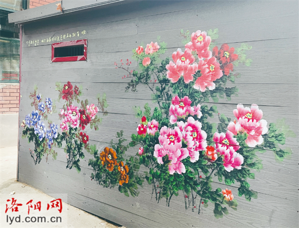 洛阳志愿者创意墙绘扮靓社区