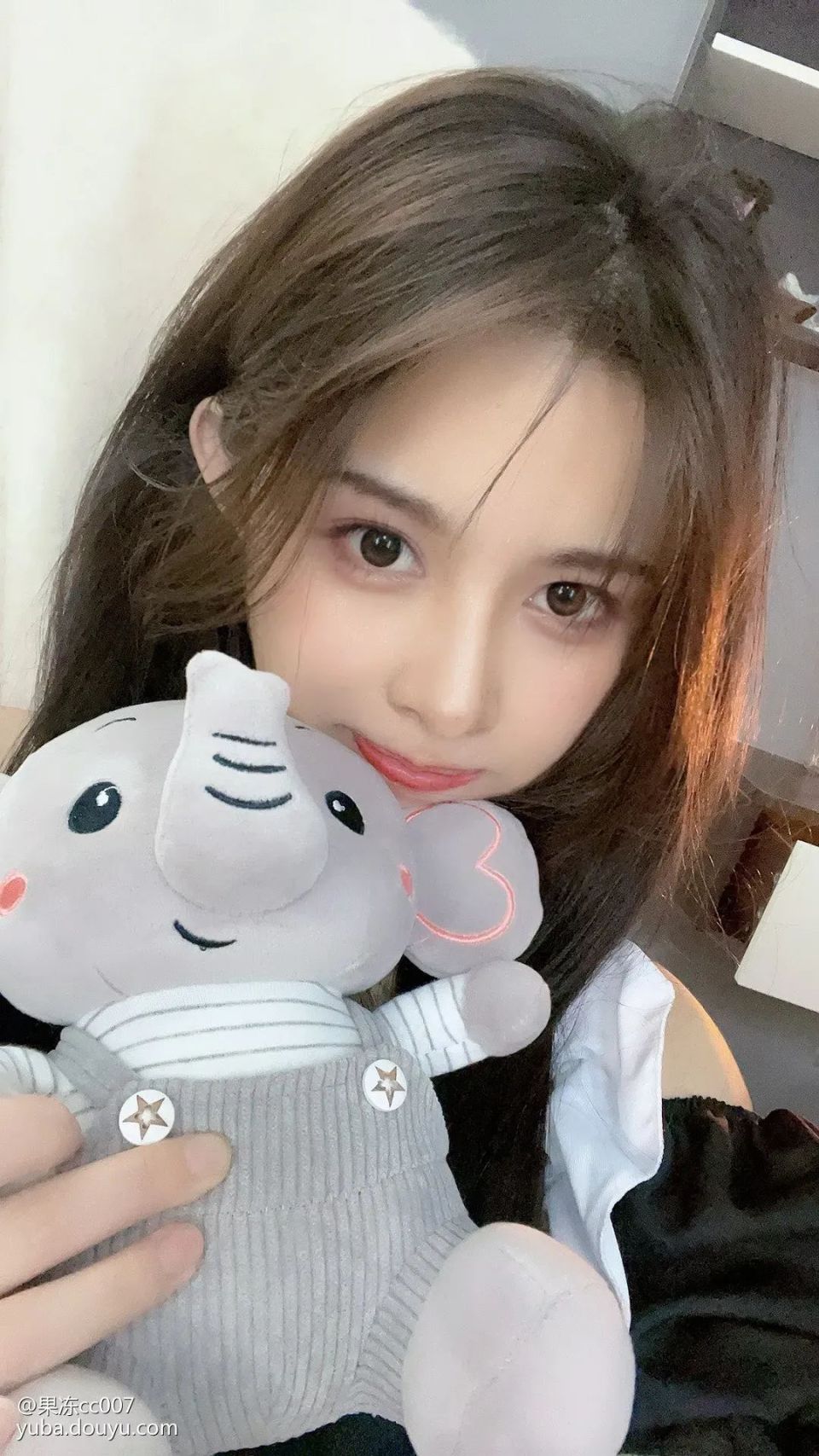 颜值一姐称公司拖欠工资想转公会,被公司威胁有黑料让自己播不了!