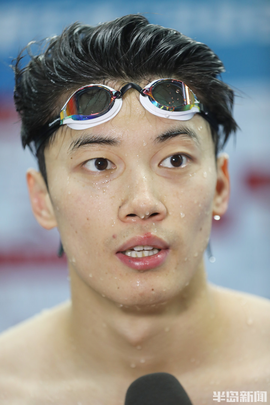 奥运冠军汪顺亮相青岛_腾讯新闻
