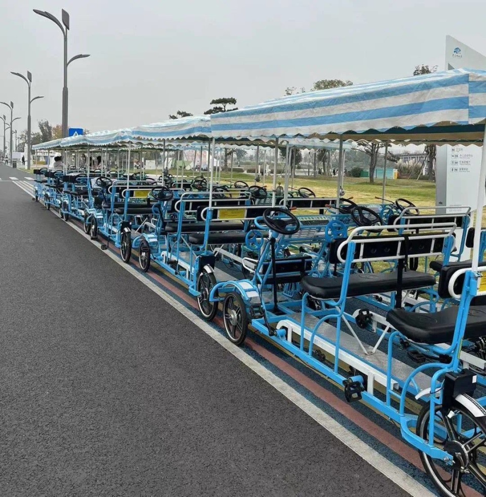 园区提供的交通工具包含了双人自行车,亲子自行车,观光电动车等