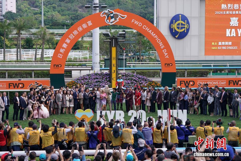 香港赛马“嘉应高升”缔造20场连胜纪录_腾讯新闻