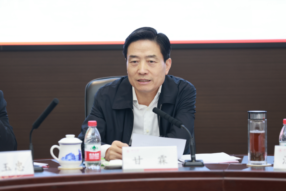 甘霖在讲话中指出,近年来,学校坚持立德树人,不断深化教育教学改革