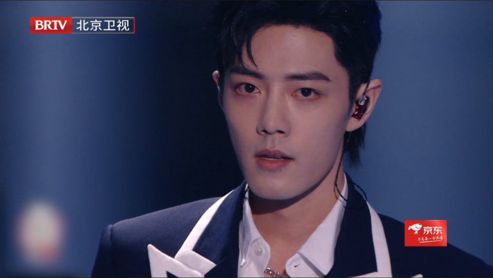 冲上热搜肖战亮相北京时间经典舞台重映