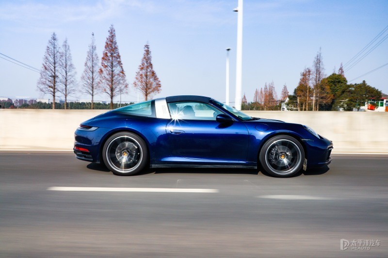 品牌的颜值担当 试驾保时捷911targa 4