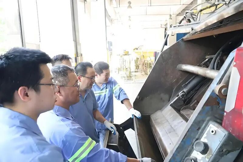 这些环卫工，偷偷改行当上了“外科医生”？！