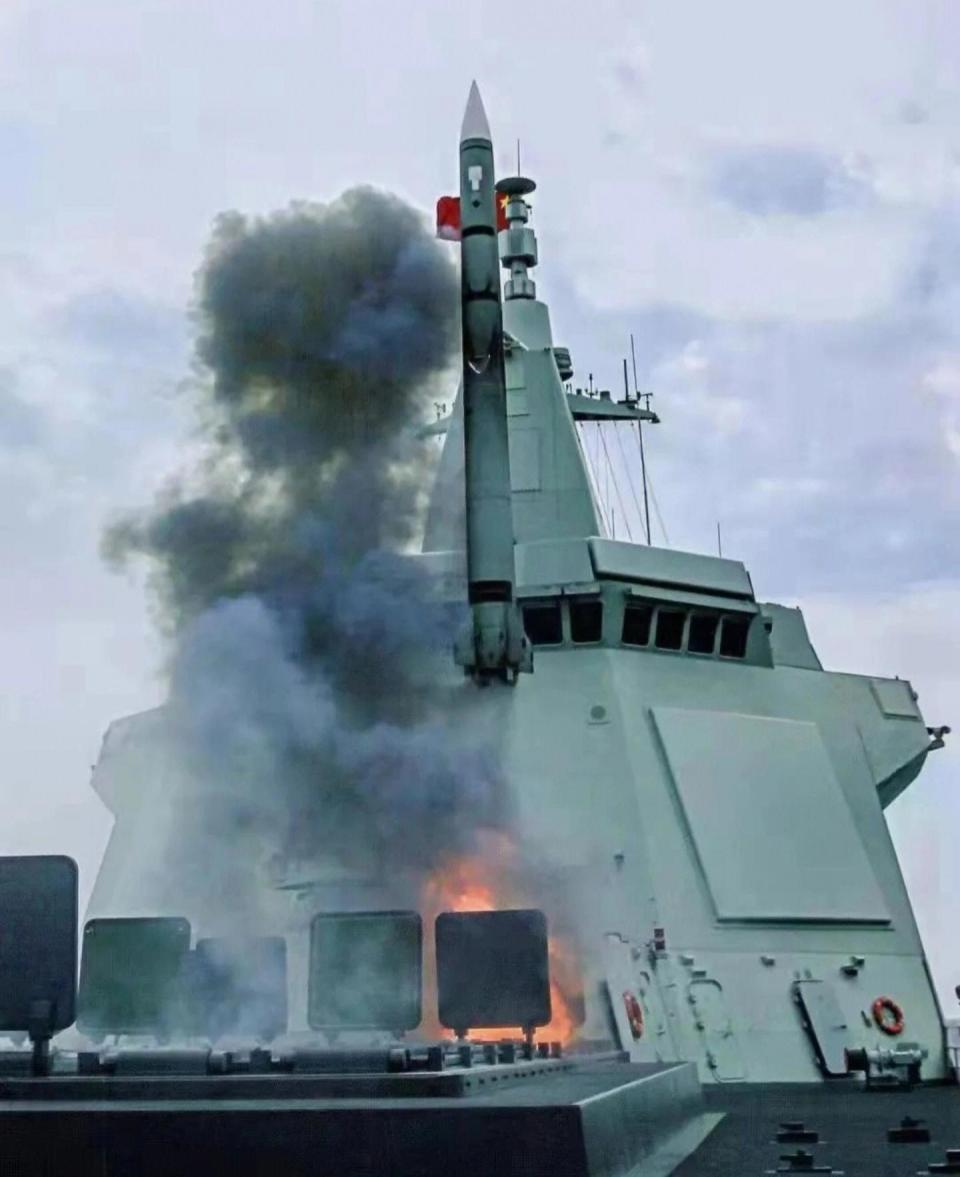 055驱逐舰发射海红旗-9b防空导弹能够让大连舰吃到苦头的空军现役