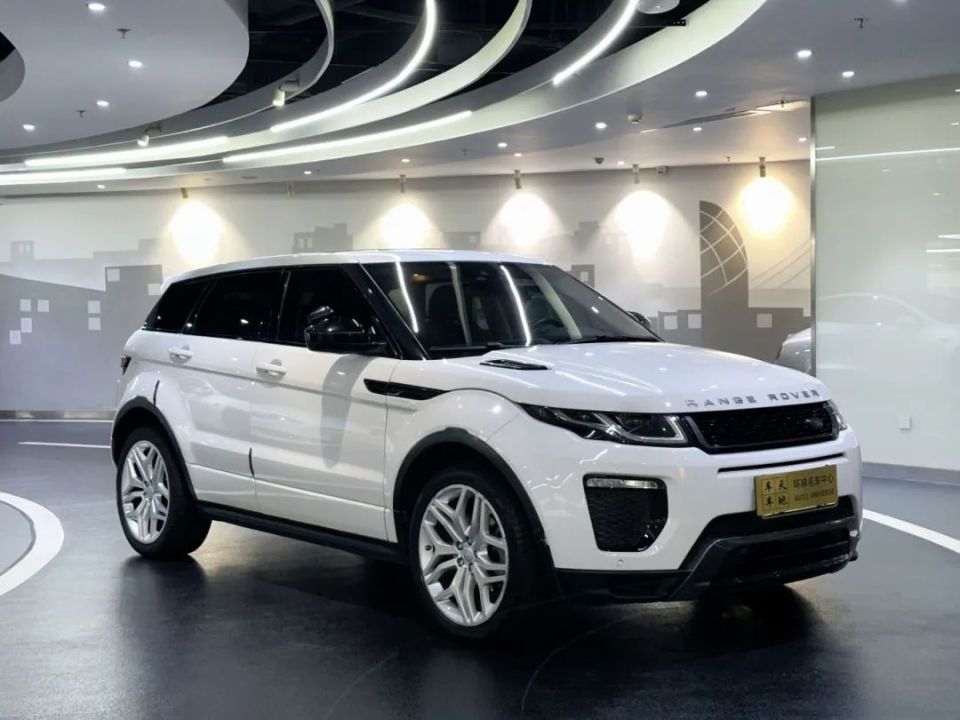 路虎 揽胜极光 2017款2.0t hse dynamic 致动版表显里程:6.