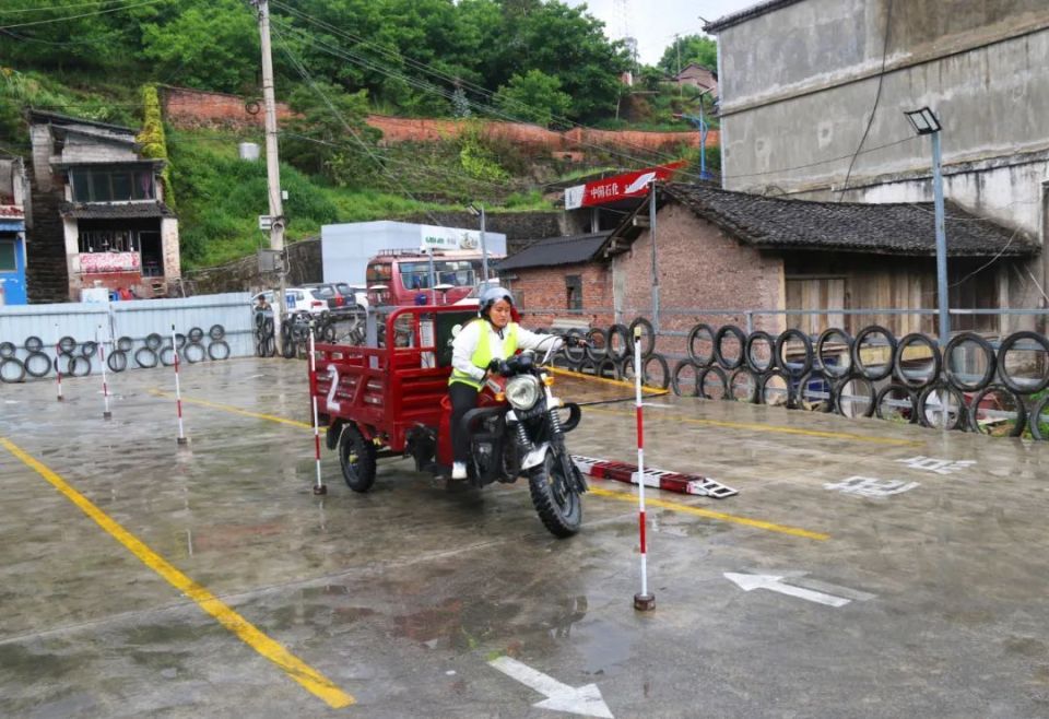 大理州公安交管部门加快推进摩托车"送考下乡"服务 解决群众"考证难"