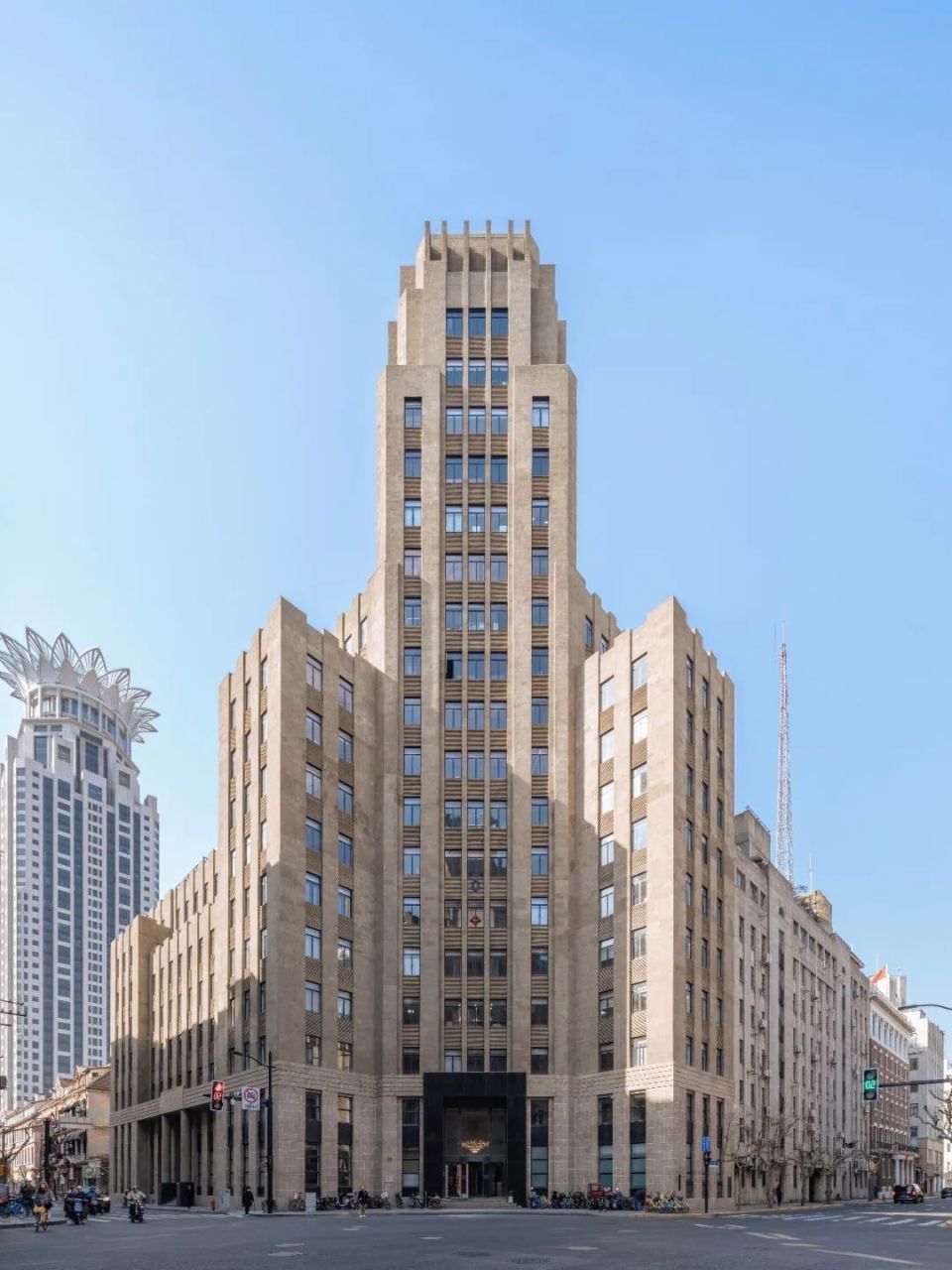 上海最具特色十字路口四巨头之:建设大楼外立面修缮工程