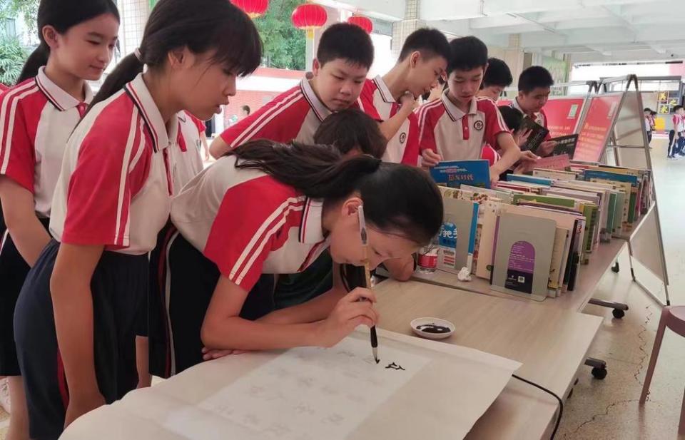 越秀区图书馆科技周精彩不断,造"数字诗境"读"数创潮流"