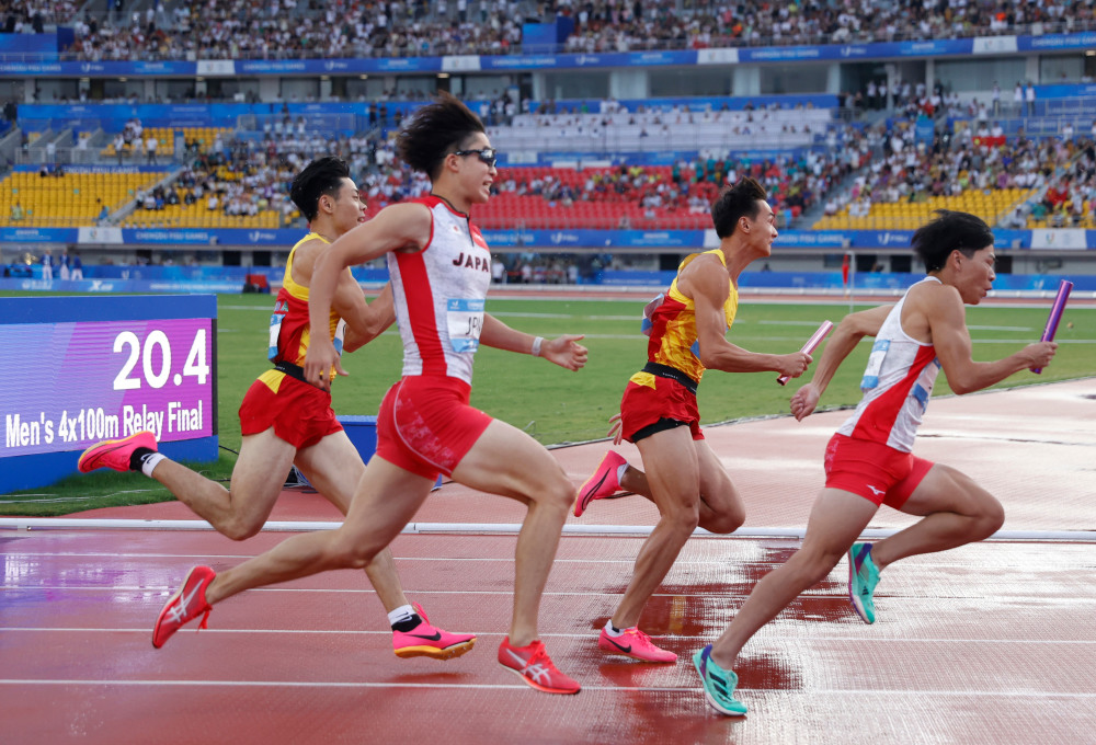 成都大运会田径男子4x100米接力中国队夺冠2