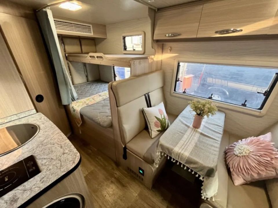 【二手方车】20年6月凤凰依维柯大额头房车