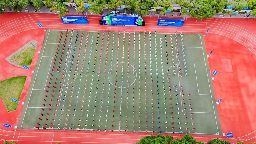 投入这场小镇里的市民运动会，一起追求美好生活