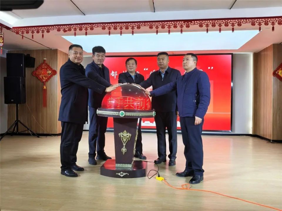 乌兰浩特市都林街：情暖夕阳红 携手共前行_腾讯新闻