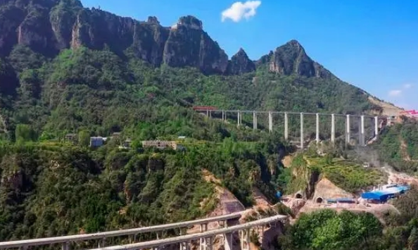 世界最长公路螺旋隧道在河南