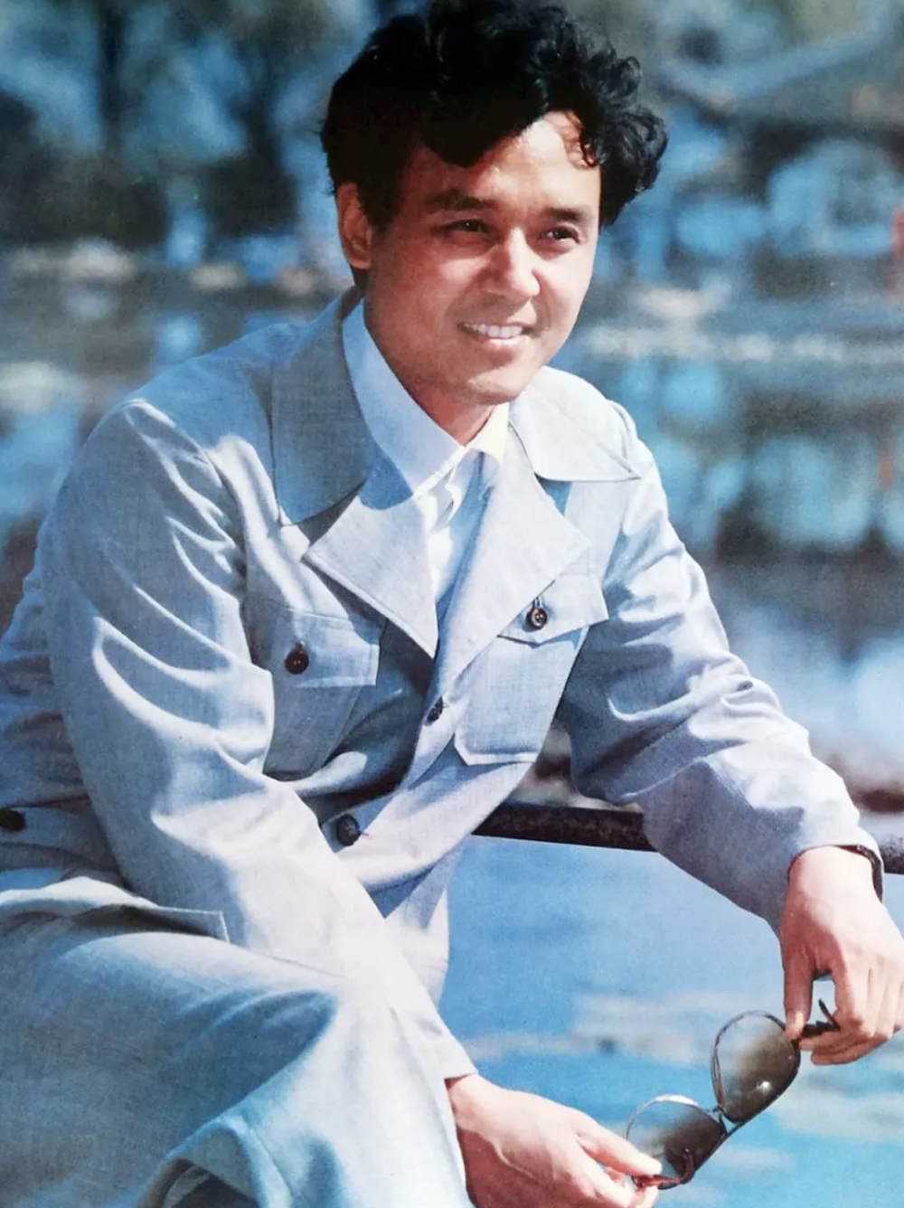 达式常:独宠妻子一人,至今不愿买车,83岁坚持拍戏令人动容