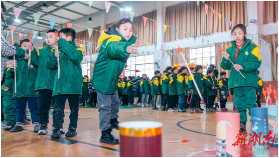 开学日长沙县天华小学带领学生趣探非遗