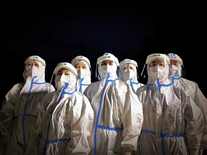 全国网络正能量摄影作品|最美逆行者(最佳人气作品)_腾讯新闻