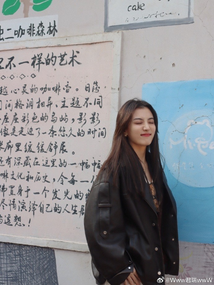 文艺范儿赵继伟妻子王君瑞晒美照最近