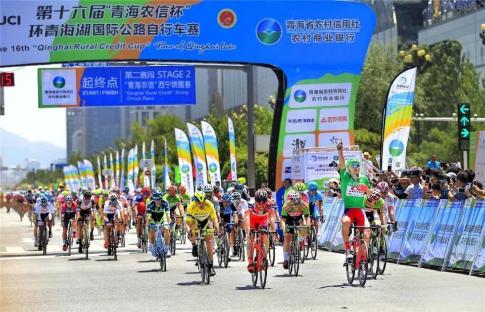 环青海湖国际公路自行车赛倒计时100天启动仪式在西宁市新宁广场举行