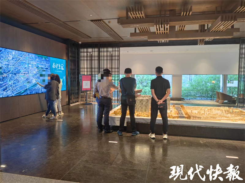 南京房产新政后首个黄金周：售楼处人气高，还有外地游客来看房_腾讯新闻