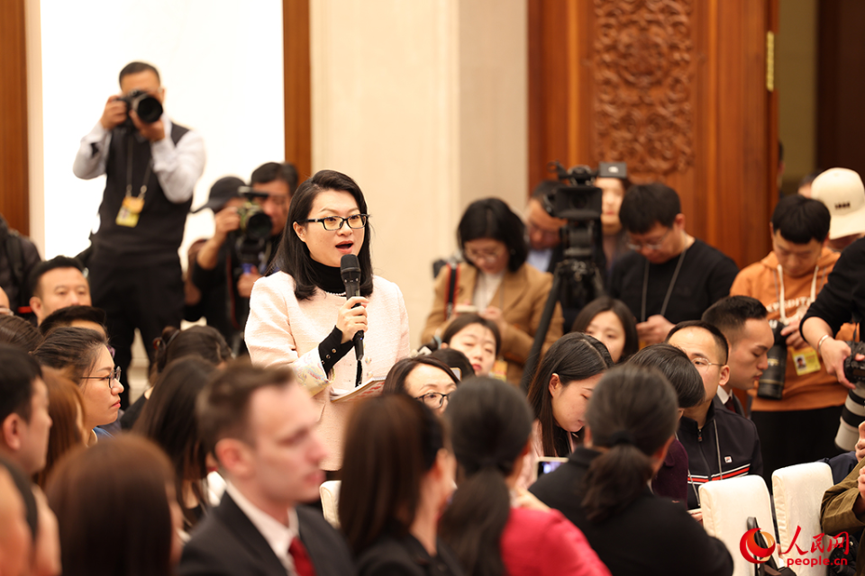记者在发布会上提问_腾讯新闻