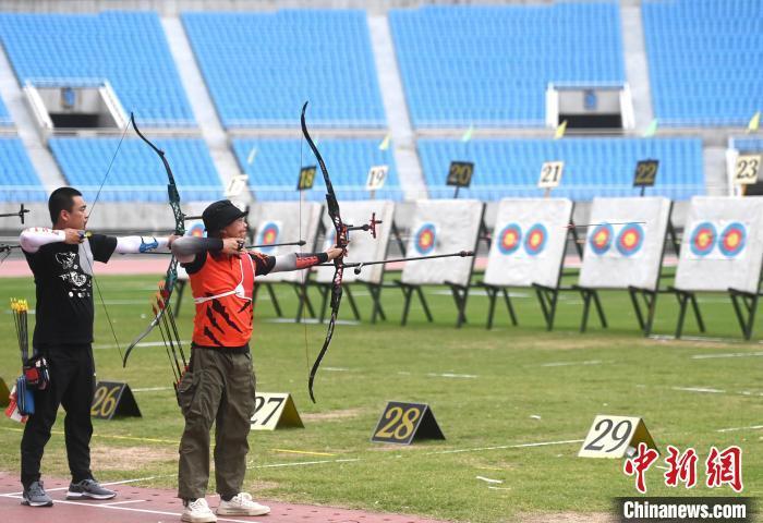 来自全国40支代表队约500名选手参加比赛,比赛设反曲弓,复合弓,光弓