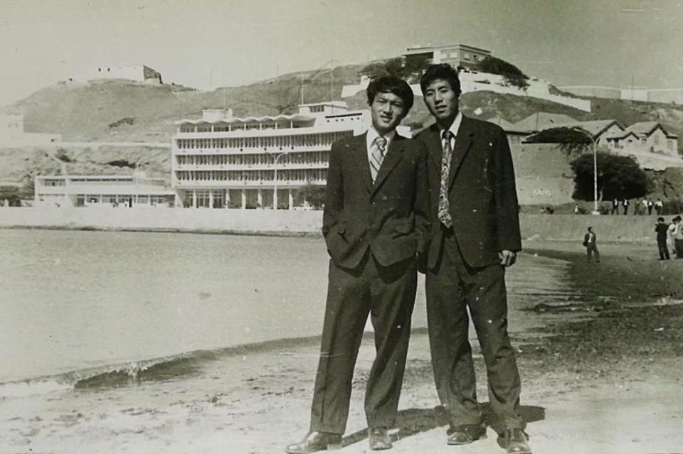 青岛足球百年史话丨48年前山东足球曾赴佛得角练兵，次年勇夺全运会金牌_腾讯新闻