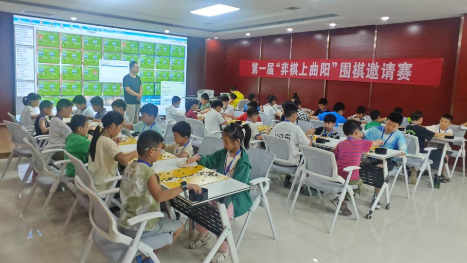 河北曲阳：首届围棋邀请赛举行  千名选手“棋”乐融融