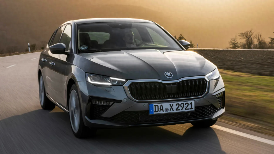 内饰采用全新设计,中期改款斯柯达scala实车图发布