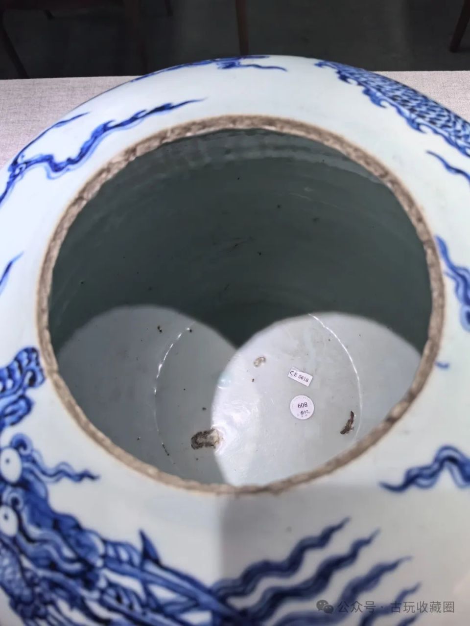 一件残缺青花云龙纹天球瓶为什么能拍卖710万？-腾讯新闻