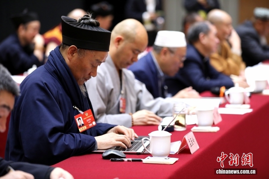 全国政协十四届四次会议宗教界小组会议举行_腾讯新闻