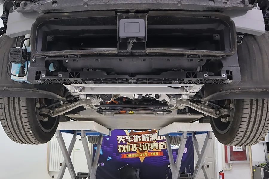 岚图free:几乎满分的底盘,用料奢侈意想不到_腾讯新闻