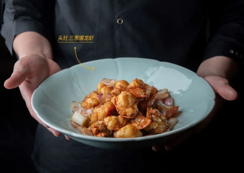 "唐阁的名菜三葱爆龙虾,在头灶的呈现肯定会更加出色,因为缩短了从