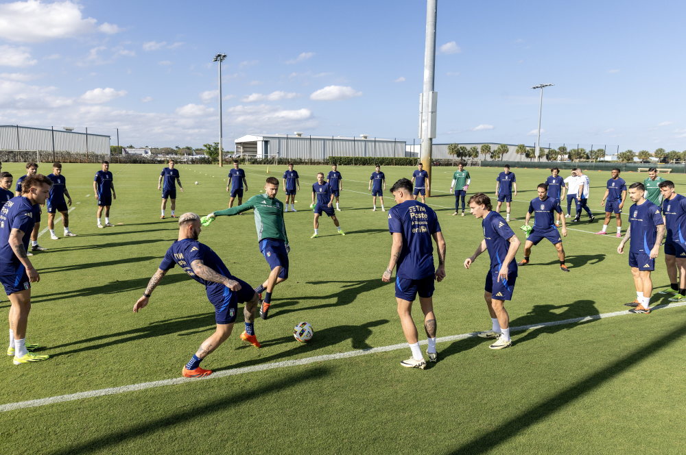 足球友谊赛意大利队赛前备战